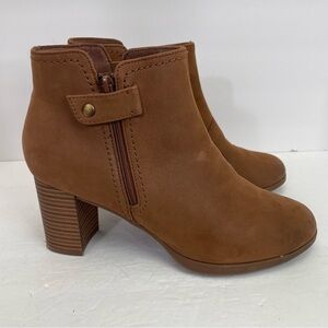 Clark’s Women’s size 10 Bayla Glow in Tan Nubuck